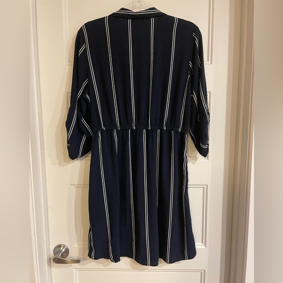 Navy striped dress, light and airy casual elegance, preppy 3/4 sleeves - Picture 3 of 4